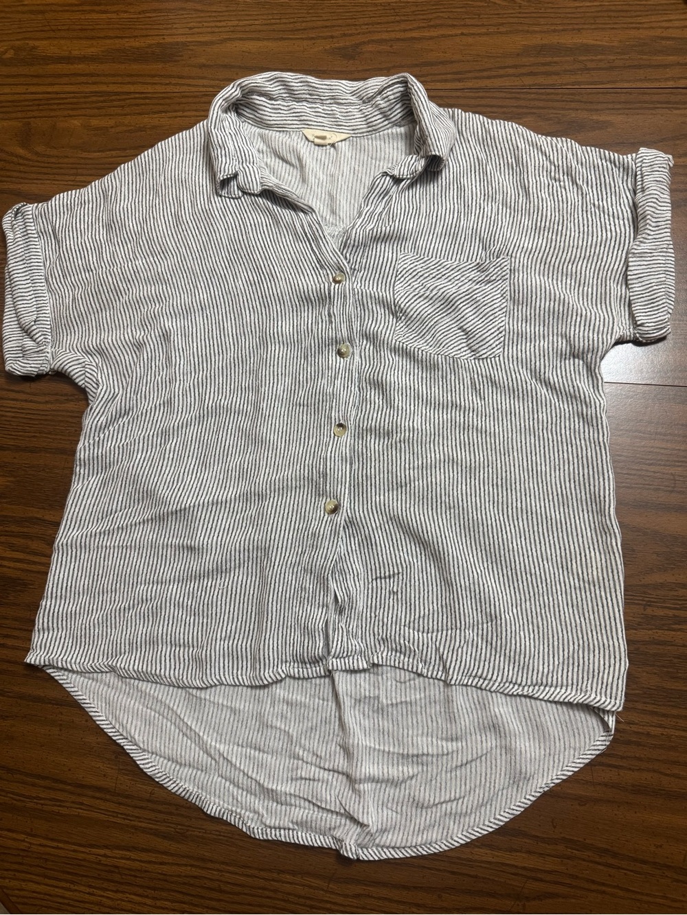 Sim and Sam size Small Light Gray Stripe Short-Sleeve Button-Up Shirt